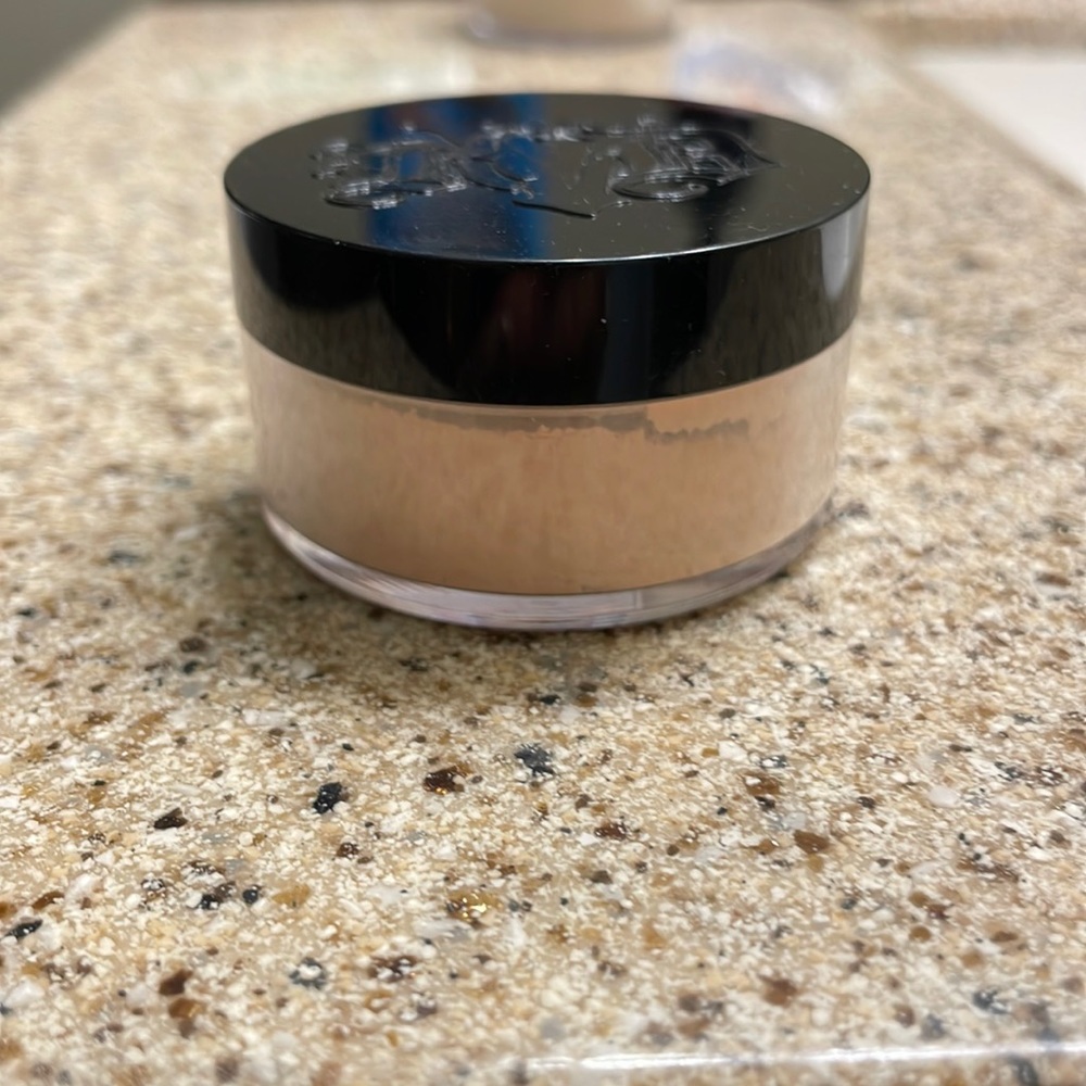 Kat Von D lock-it brightening powder color peach